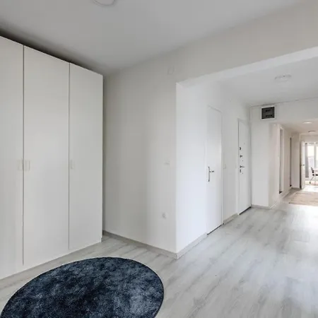Bright Spacious New 4bd2bath Home! #331 Istanbul