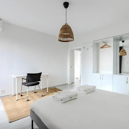 Bright Spacious New 4bd2bath Home! #331 アパート